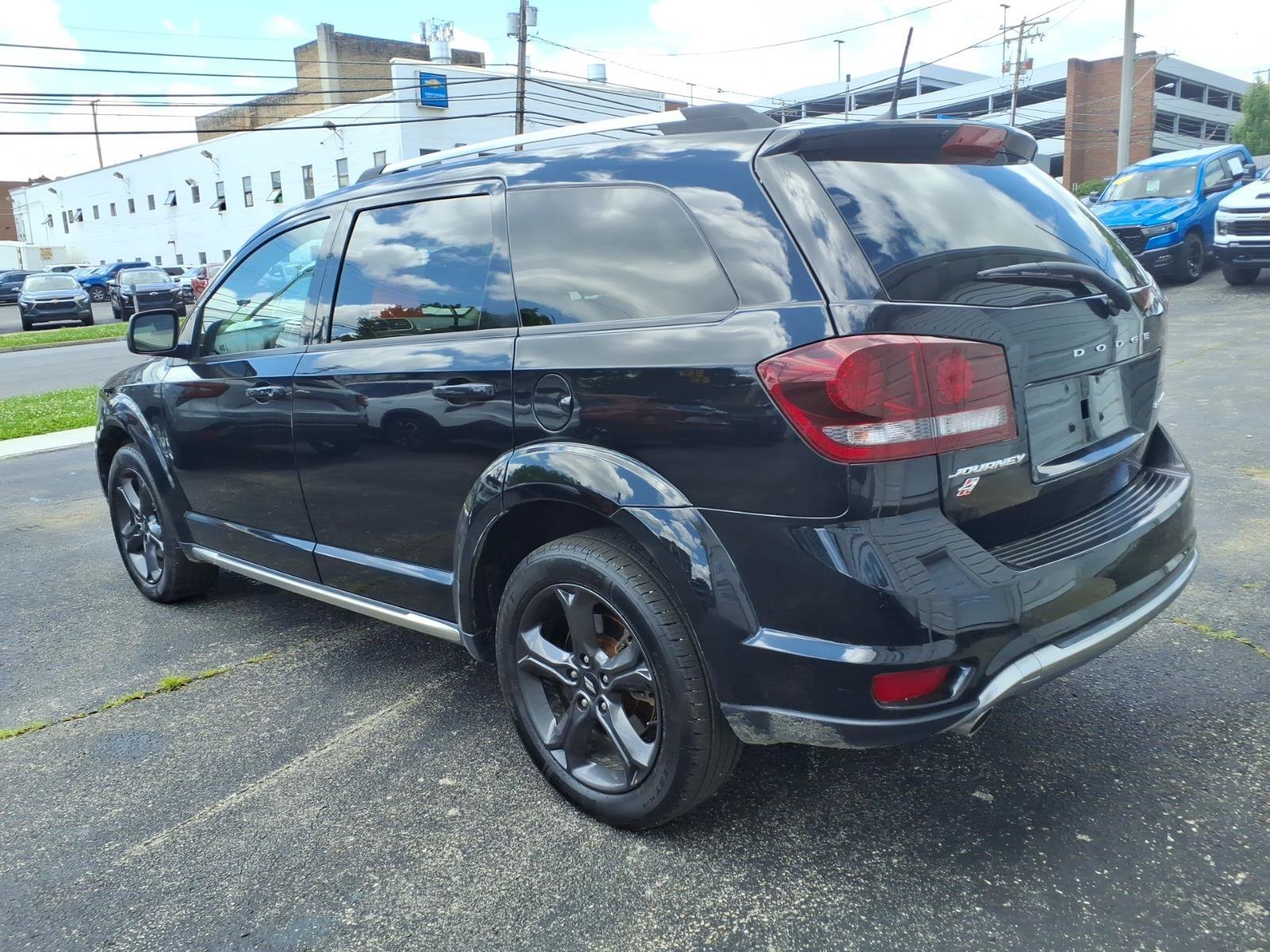 Used 2019 Pitch Black Clearcoat Dodge Crossroad image 7