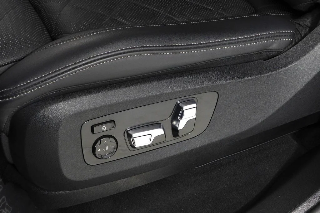 Used 2024 Black BMW xDrive40i image 24