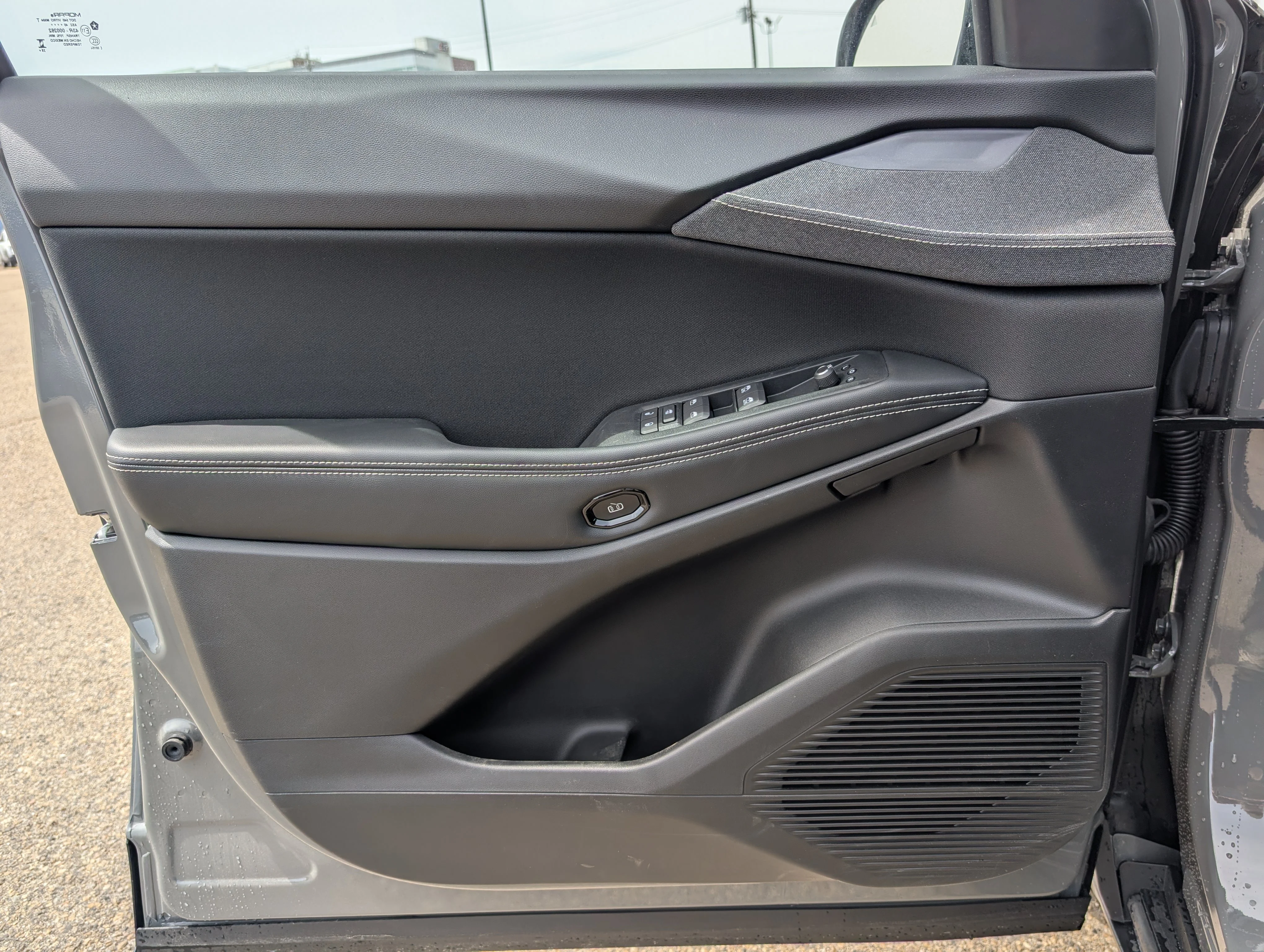 New 2026 Sting-Grey Jeep Laredo image 18