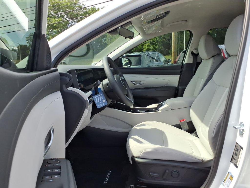 New 2026 White Hyundai SEL FWD image 14