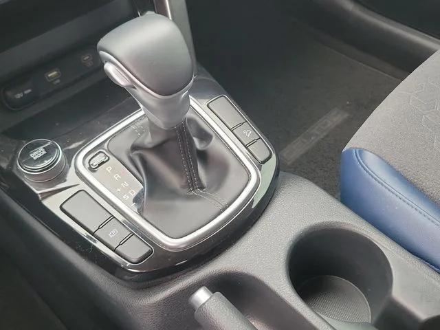 Used 2024 Snow White Pearl Kia S image 25
