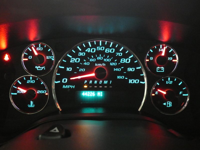 Used 2023 SUMMIT WHITE Chevrolet RWD 2500 135" image 16