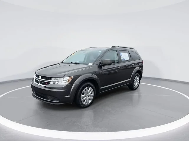 Used 2018 Gray Dodge SE image 4