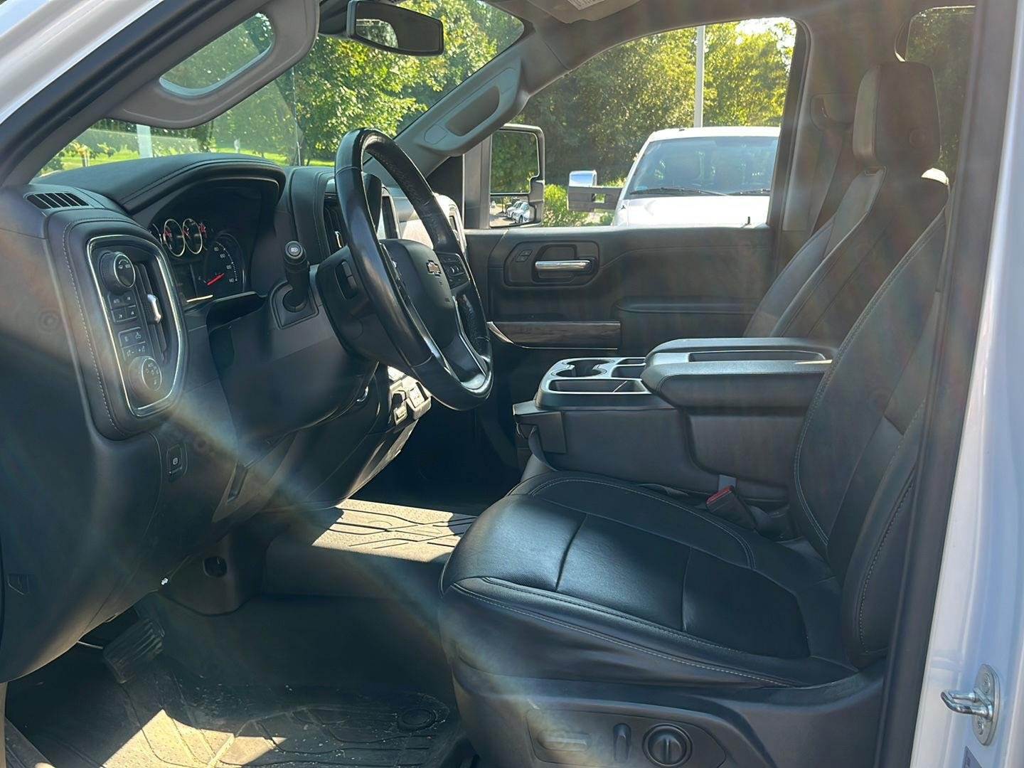 Used 2021 Iridescent Pearl Tricoat Chevrolet LTZ image 16