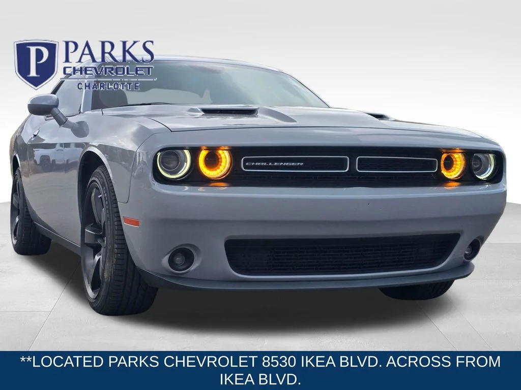 Used 2020 Gray Dodge SXT image 1