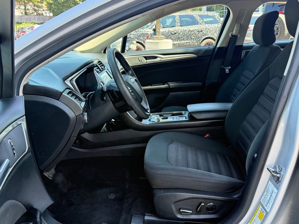 Used 2017 Silver Ford SE image 22