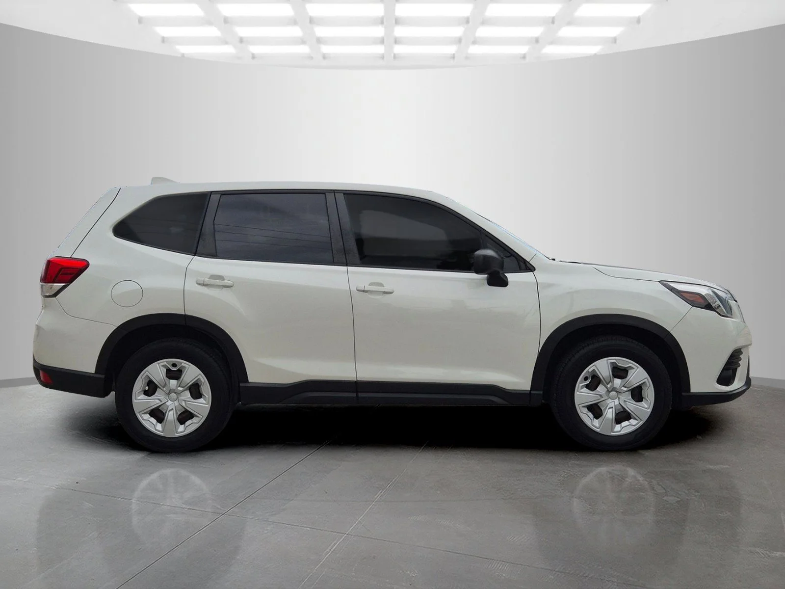 Used 2022 1M5K/WHITE Subaru BASE image 2