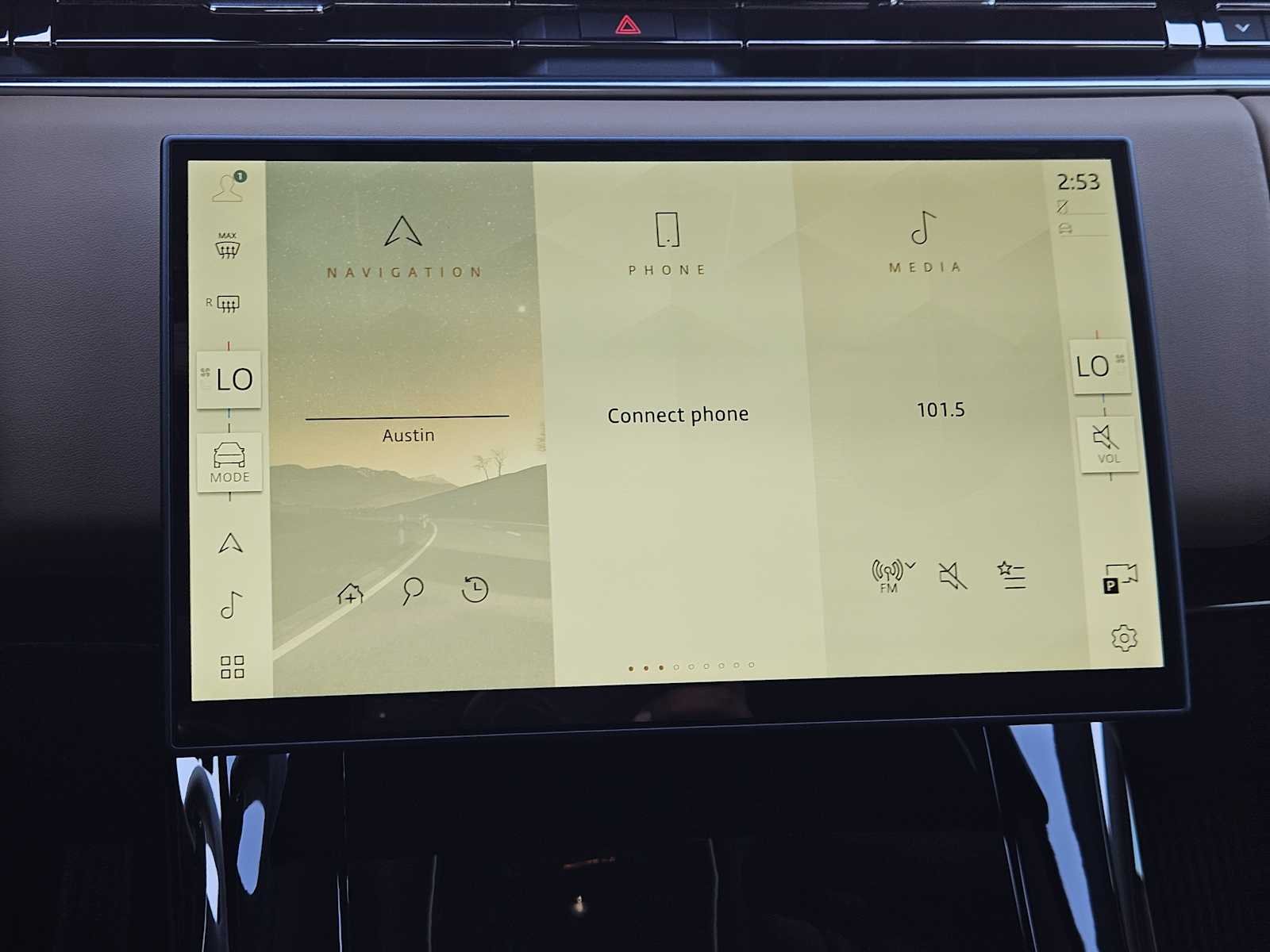 New 2027 Santorini Black LAND ROVER Dynamic SE P400 image 16
