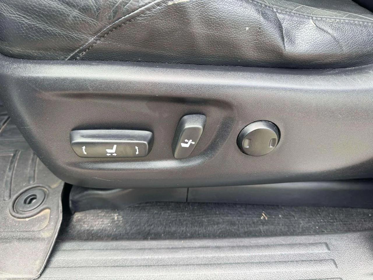 Used 2013 Blizzard Pearl Toyota SR5 image 19