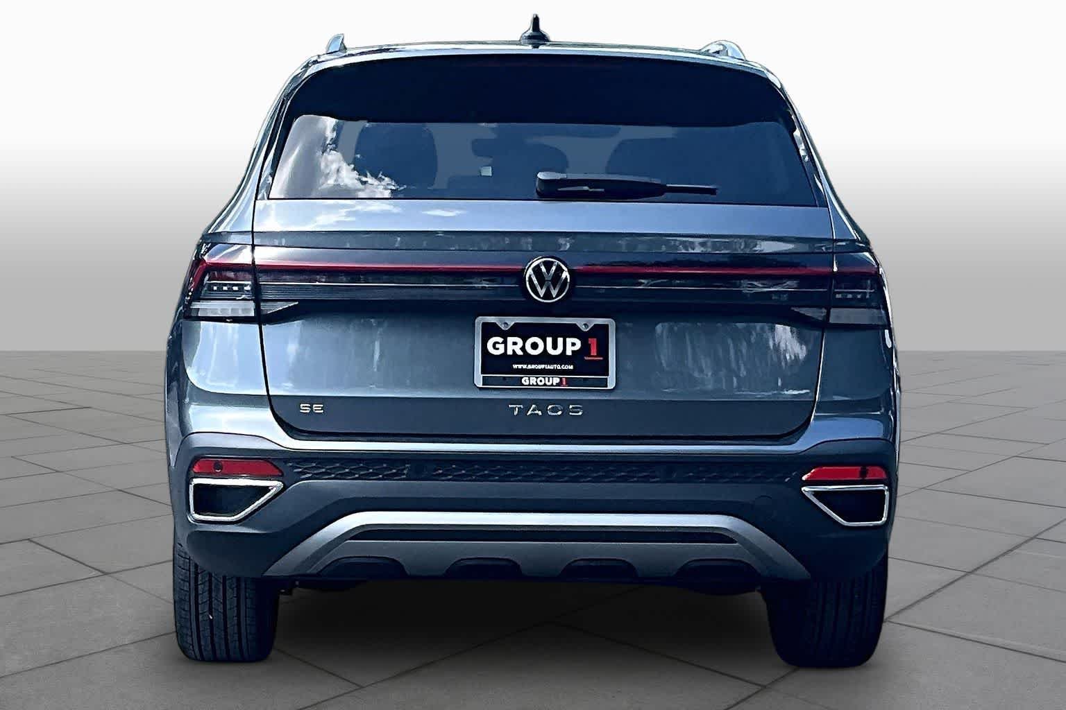 New 2026 Platinum Gray Metallic Volkswagen 1.5T SE image 3