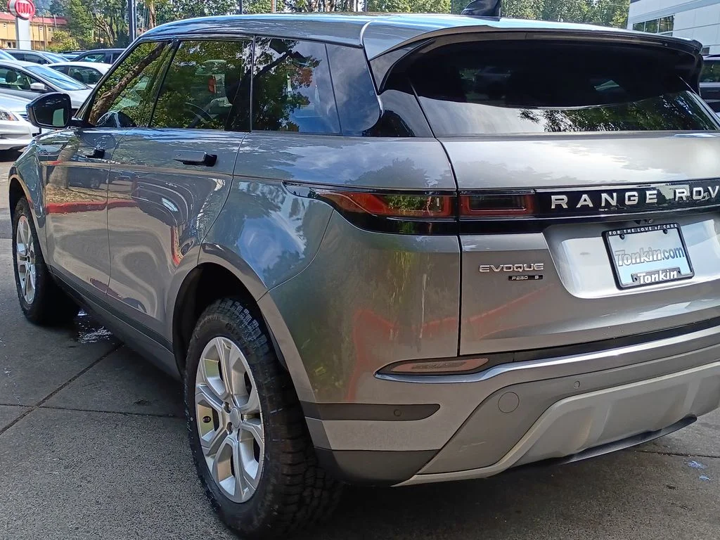 Used 2020  Land Rover S image 6