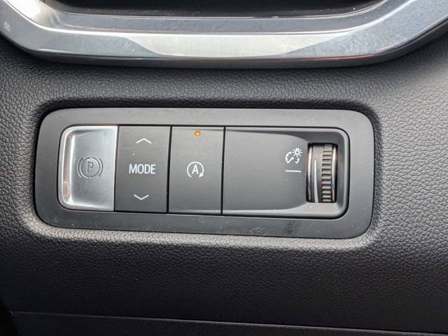 Used 2024 White GMC Elevation image 25