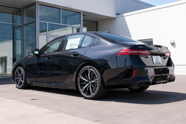 New 2027 Black Sapphire Metallic BMW 550e xDrive image 3