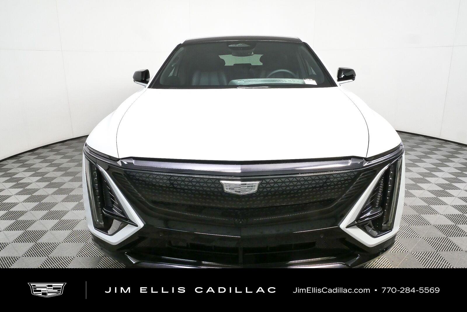 New 2027 Vibrant White Tricoat Cadillac Sport image 35