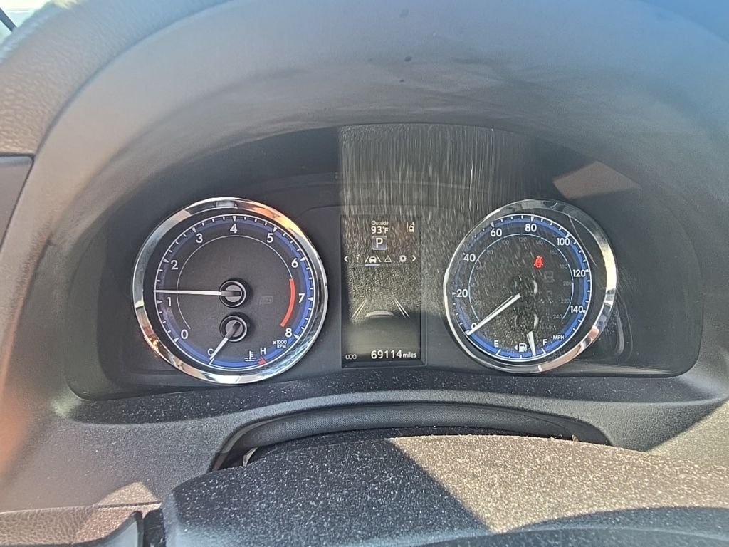 Used 2018 Silver Toyota SE image 14