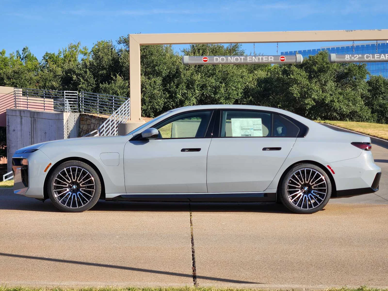 New 2026 Brooklyn Grey Metallic BMW 750e xDrive image 2