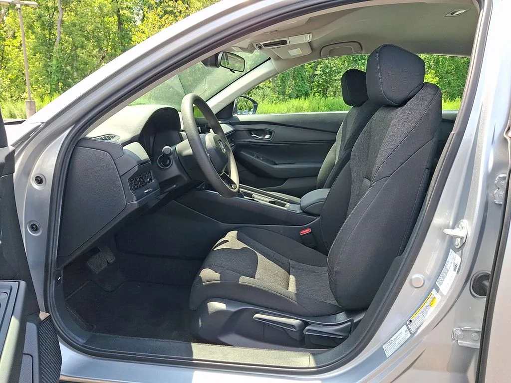 Certified Used 2024 Solar Silver Metallic Honda LX image 12