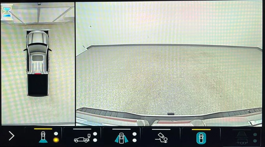 Used 2022 White GMC AT4 image 33