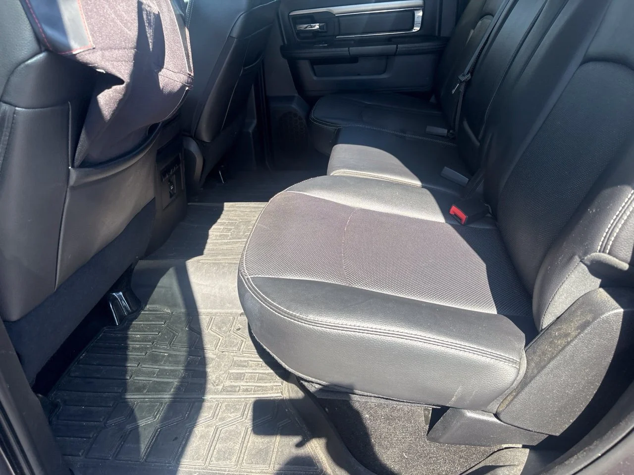 Used 2015 Gray Ram Sport image 15