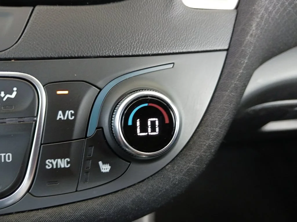 Used 2024 Summit White Chevrolet 1LT image 25