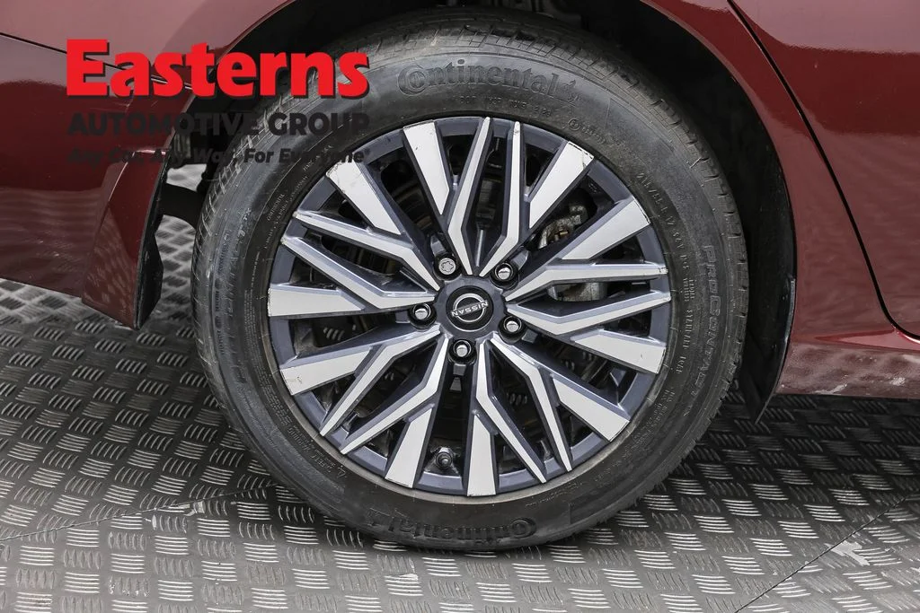 Used 2023 Red Nissan 2.5 SV image 30