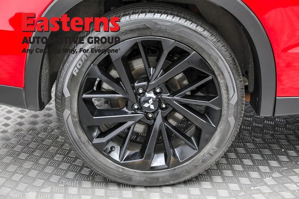 Used 2023 Red Mitsubishi SE image 30