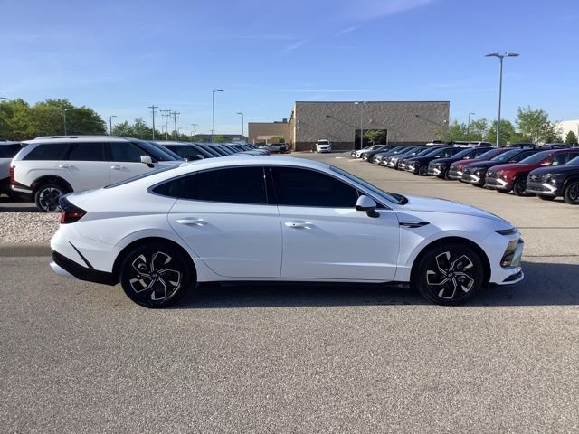 Certified Used 2025 White Hyundai SEL image 7