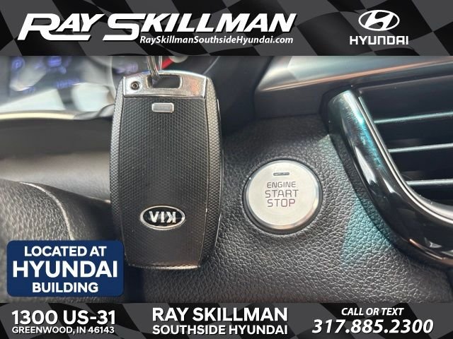 Used 2016 Black Kia EX image 21