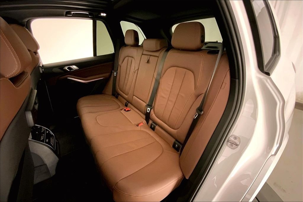 Used 2022 Mineral White Metallic BMW  image 14
