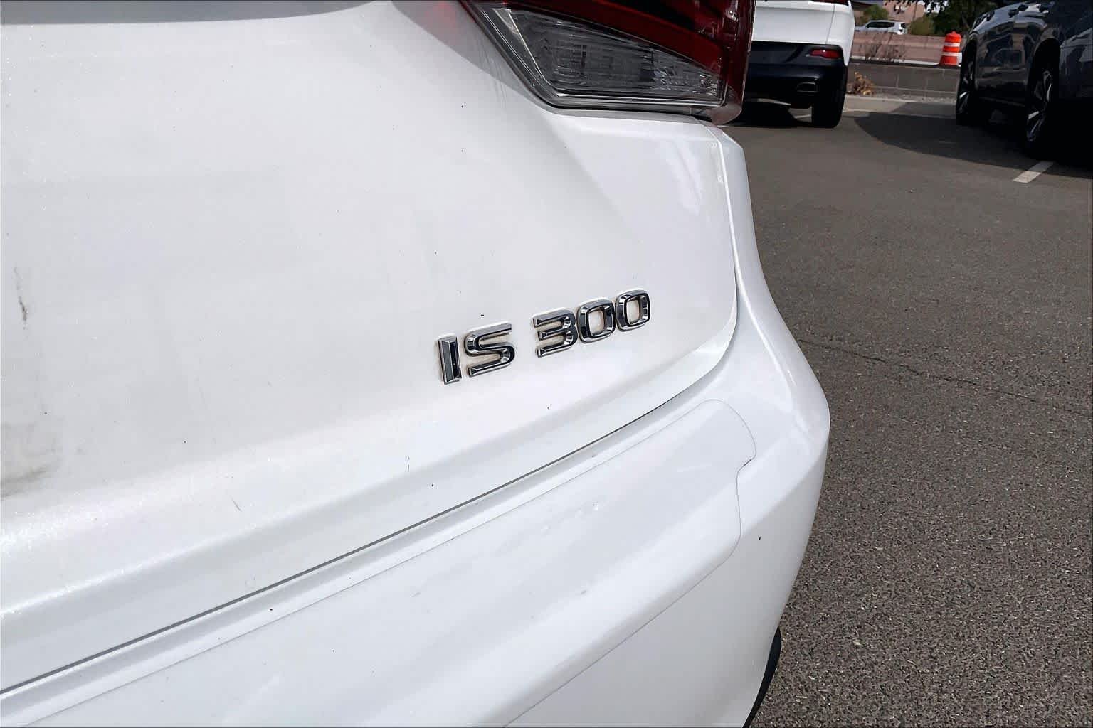 Used 2018 Ultra White Lexus  image 30
