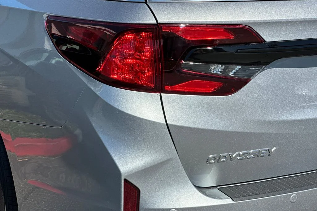 New 2026 Solar Silver Metallic Honda Touring image 32