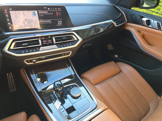 Used 2020 Black Sapphire Metallic BMW sDrive40i image 15