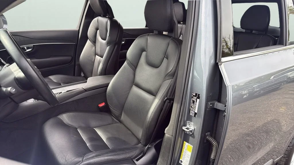 Used 2020 Gray Volvo T6 Momentum 7 Passenger image 22