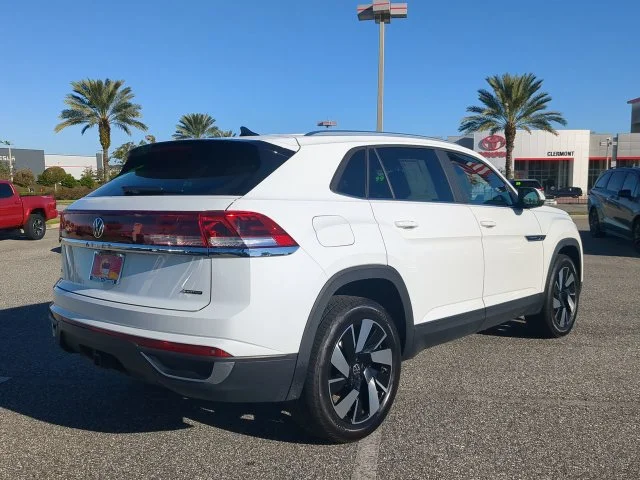 Used 2025 White Volkswagen 2.0T SE w/Technology image 4