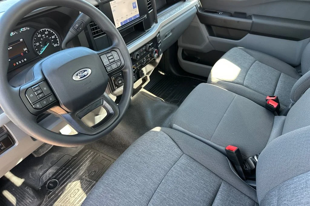 2025 Ford F-350 Super Duty Chassis Cab XLT - Photo 7