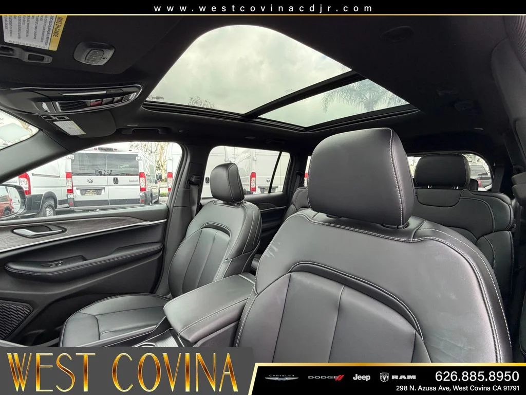 New 2025 Velvet Red Pearl-Coat Exterior Paint Jeep Limited image 25