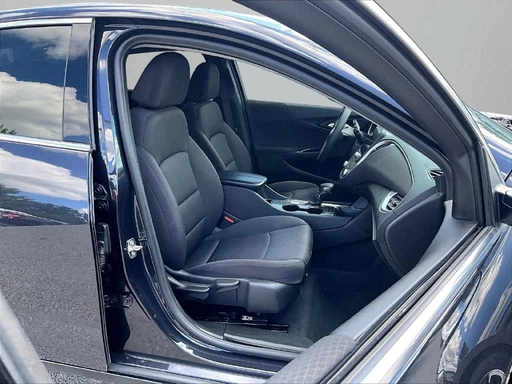 Used 2023 Gray Chevrolet LT image 8