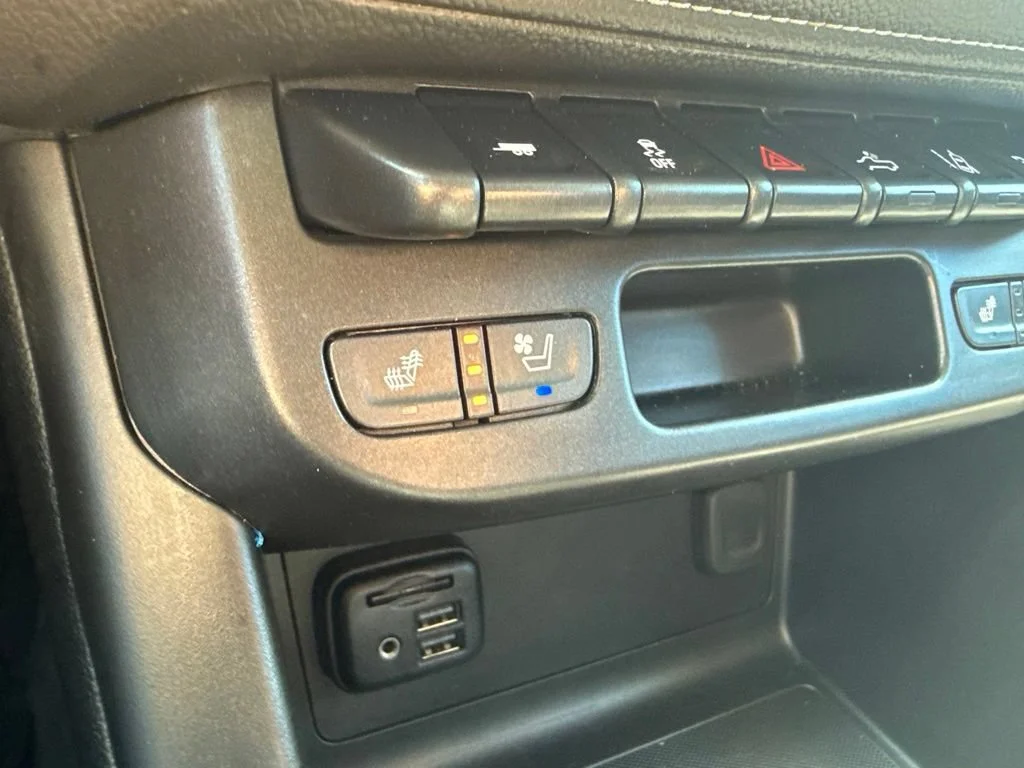 Used 2022 SUMMIT WHITE GMC 4WD Denali image 22