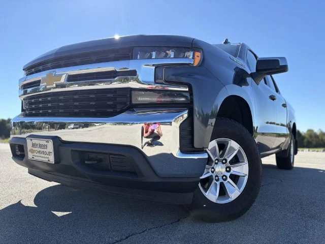 Used 2020 Gray Chevrolet LT image 18