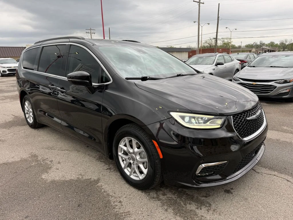 Used 2022 Black Chrysler Touring L image 15