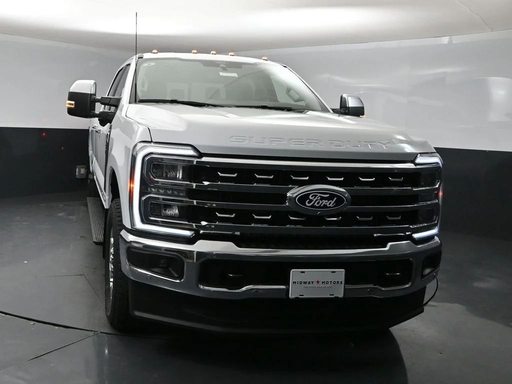 New 2027 Oxford White Ford F-250® Lariat® image 6