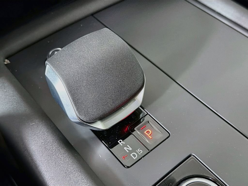 New 2026 Santorini Black Land Rover S image 17