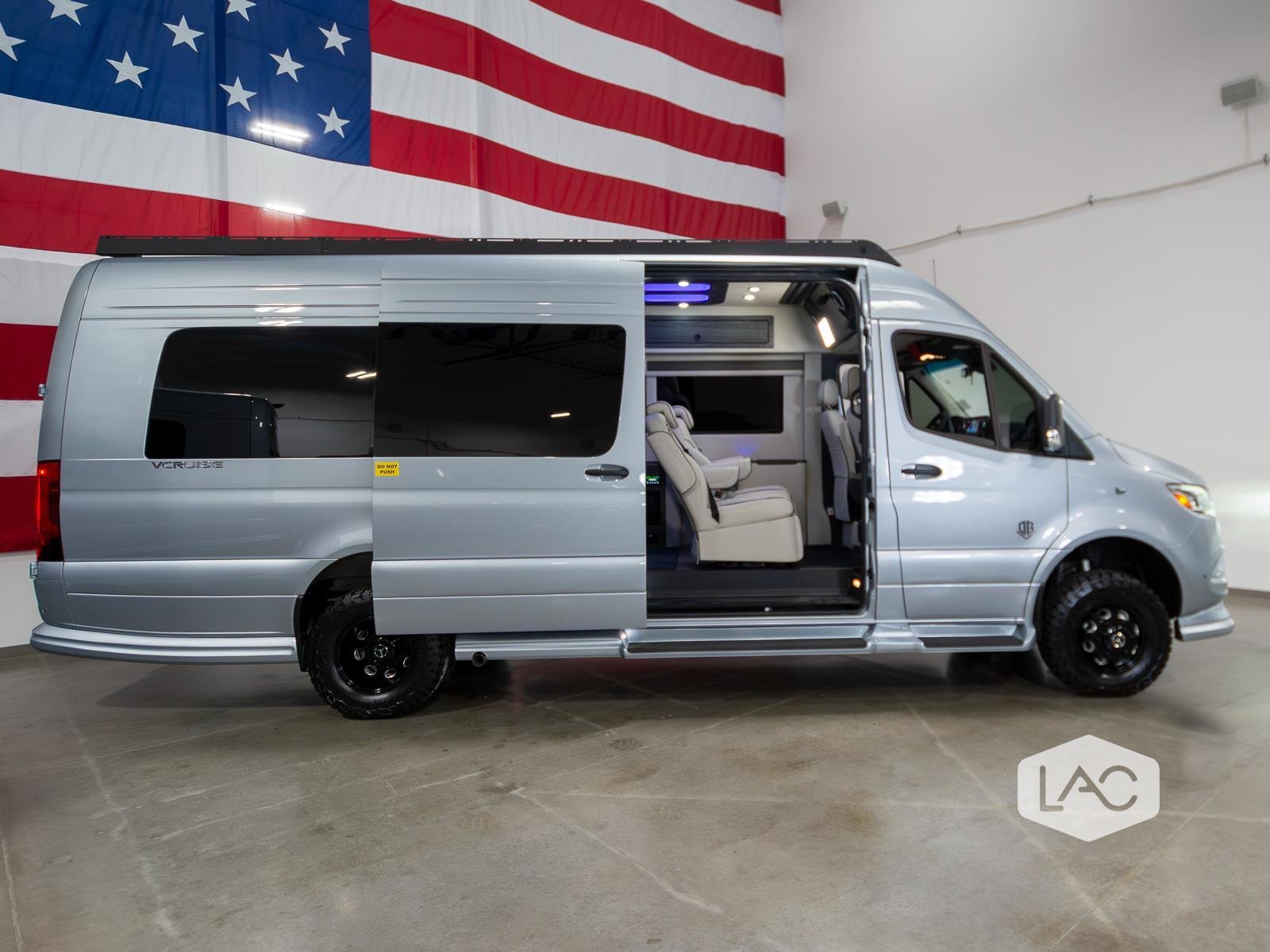 New 2026 Hightech Silver OGV LUXURY COACH AWD ADV PKG 2.1 w/ Comfort Seats image 39