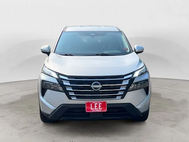 Used 2024 Silver Nissan SV image 8
