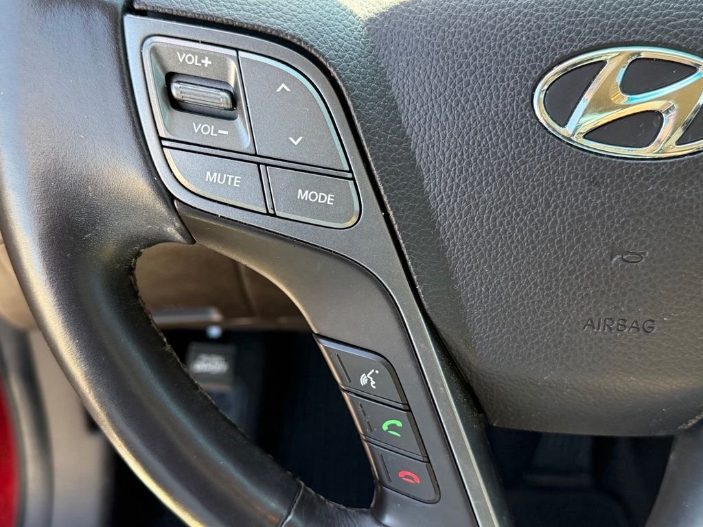 Used 2014 Red Hyundai Base image 21