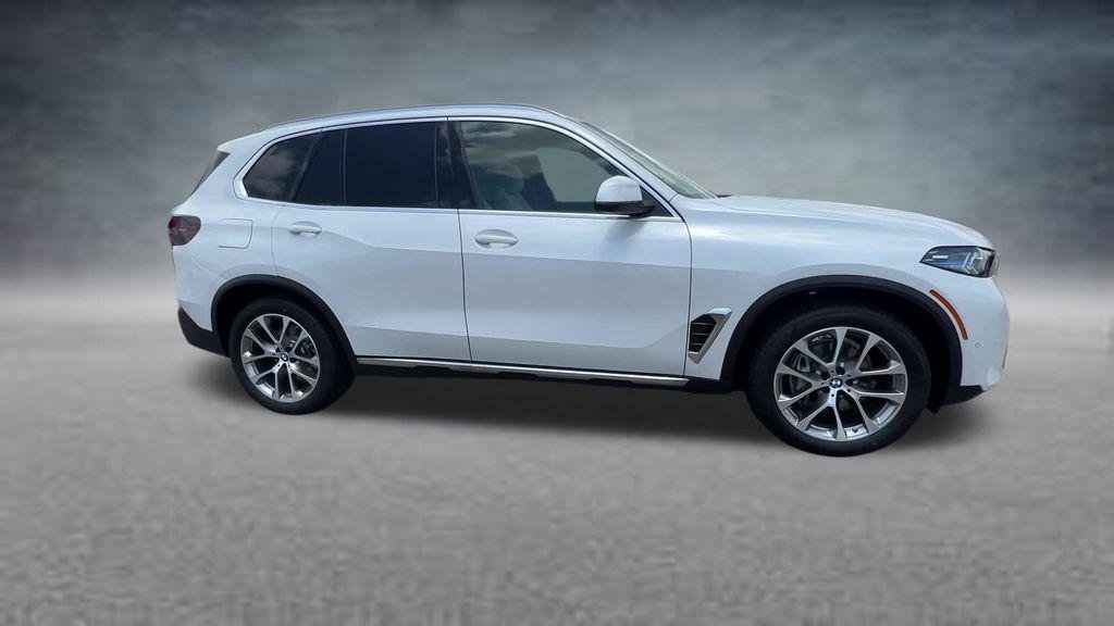 New 2026 Mineral White Metallic BMW xDrive40i image 12