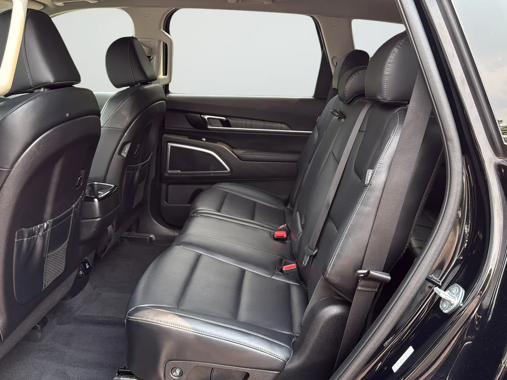 Used 2023 Black Kia EX image 22