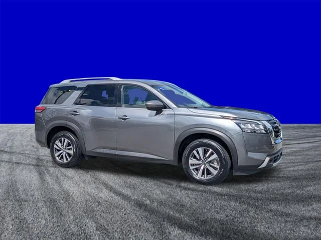 Certified Used 2025 Gun Metallic Nissan SL image 2