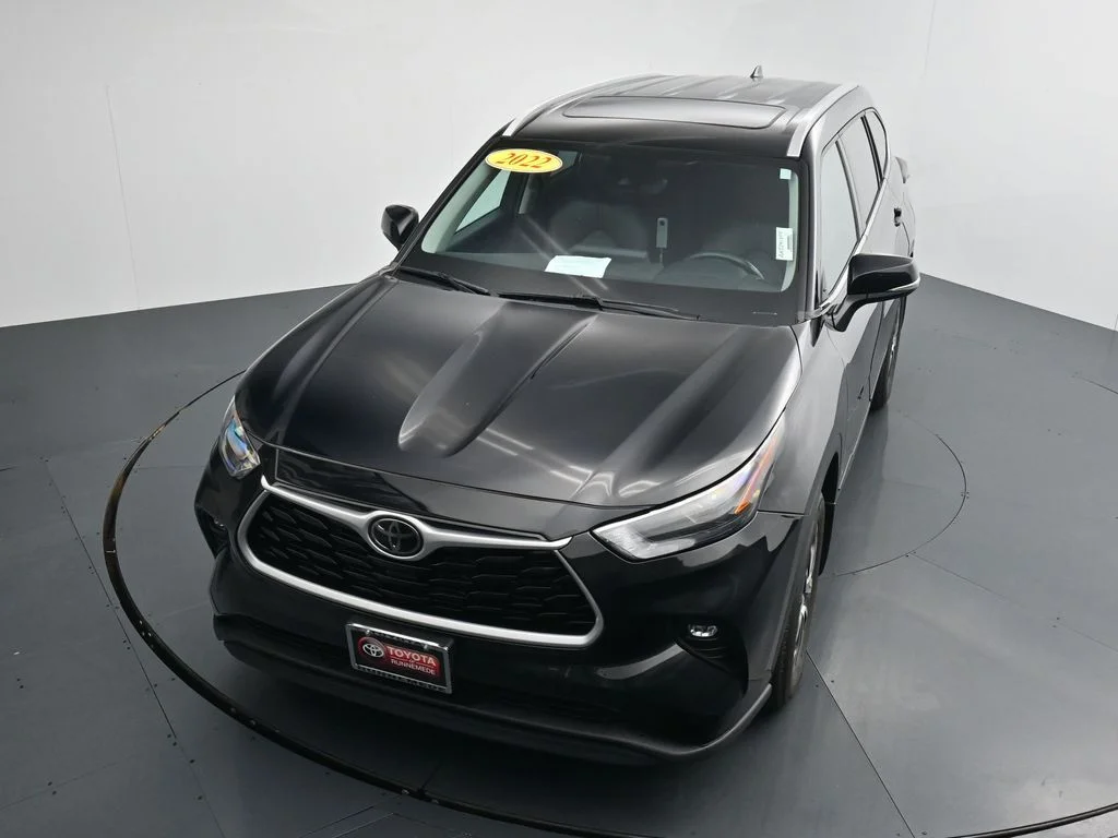 Used 2022 Black Toyota XLE image 20