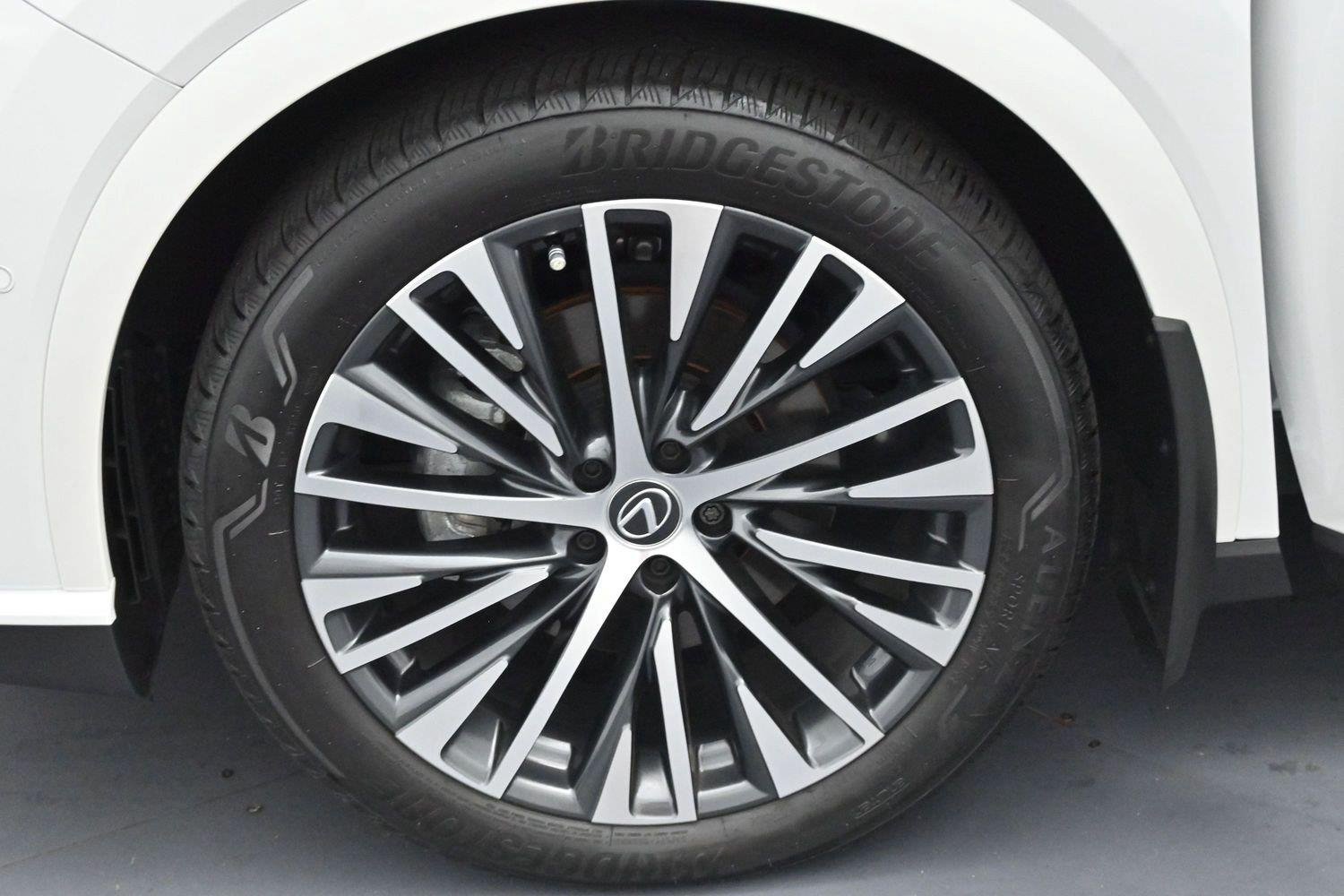 Used 2025 White Lexus RX 350 image 40